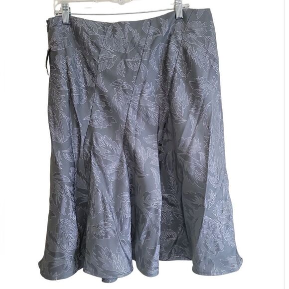 Style & Company Gray and Silver Floral Print Skirt Sz  14 NWT - Picture 1 of 6